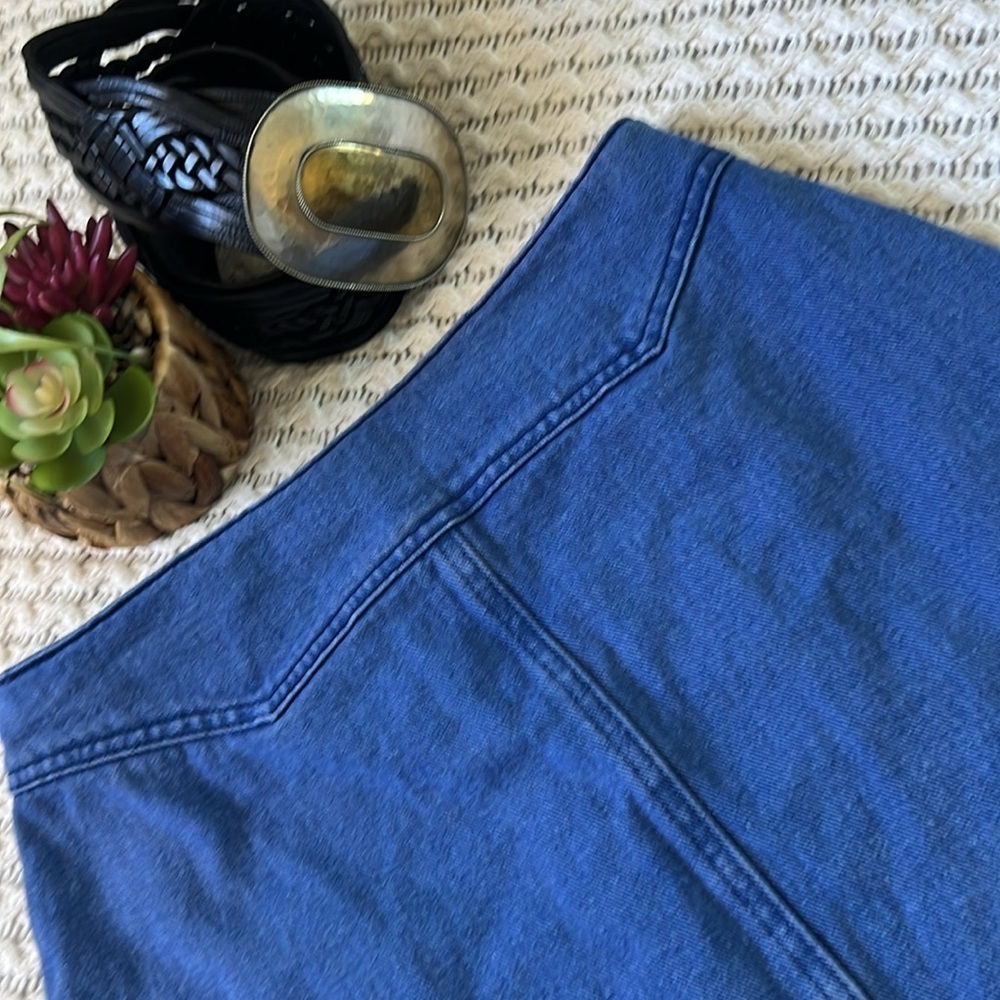 KENDALL & KYLIE Western Denim Mini Skirt with Snap Front | 28 - Picture 6 of 8